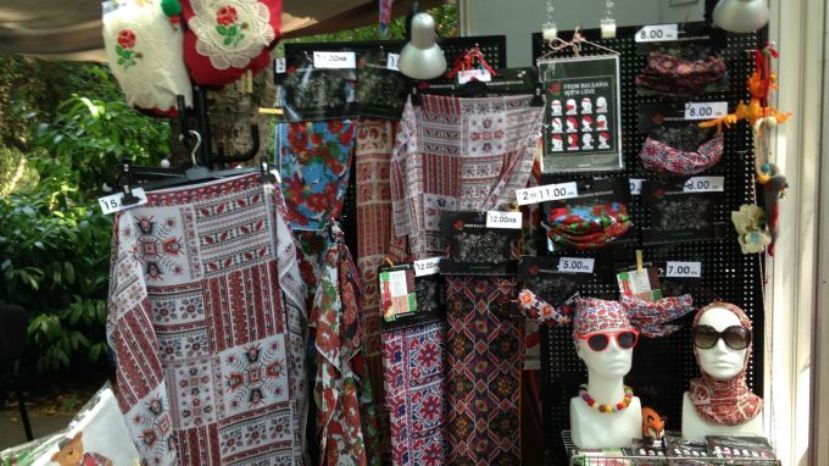Русские в Болгарии вводят в моду старинную вышивку