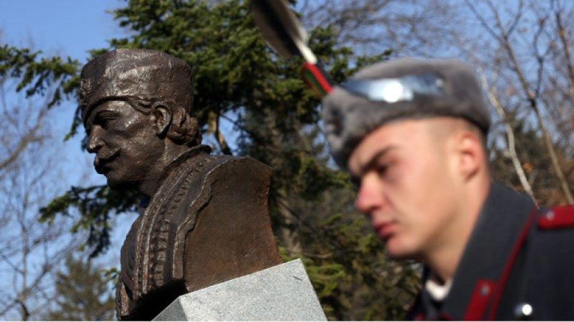 Новый памятник Капитану Петко воеводе хранит память о нем и о его деле