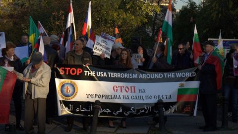 Протестующие перед посольством США в Софии заявили, что НАТО вреден для планеты