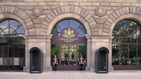 Президент Болгарии распустил парламент и назначил новые выборы