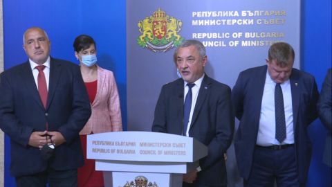 Валери Симеонов: Правителството остава до края на мандата