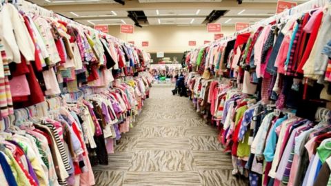 Половината българи пазаруват дрехи втора употреба