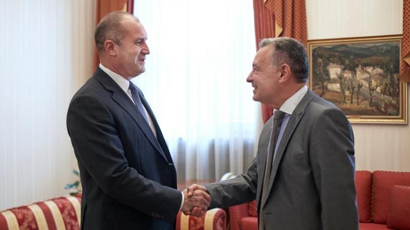 Президент Болгарии призвал активизировать двусторонний политический диалог с Украиной