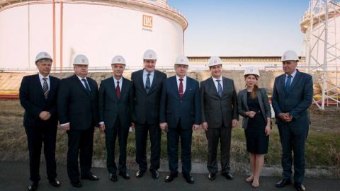 Российские дипломаты посетили „Лукойл Нефтохим Бургас”