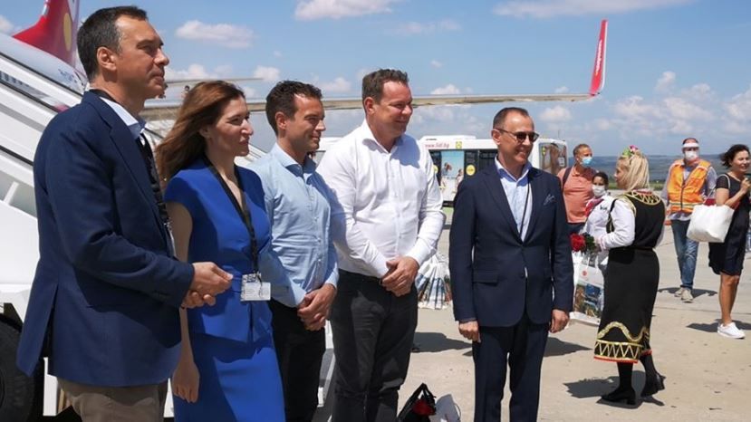 Летище Бургас посреща първите чартърни пътници за сезон 2020!