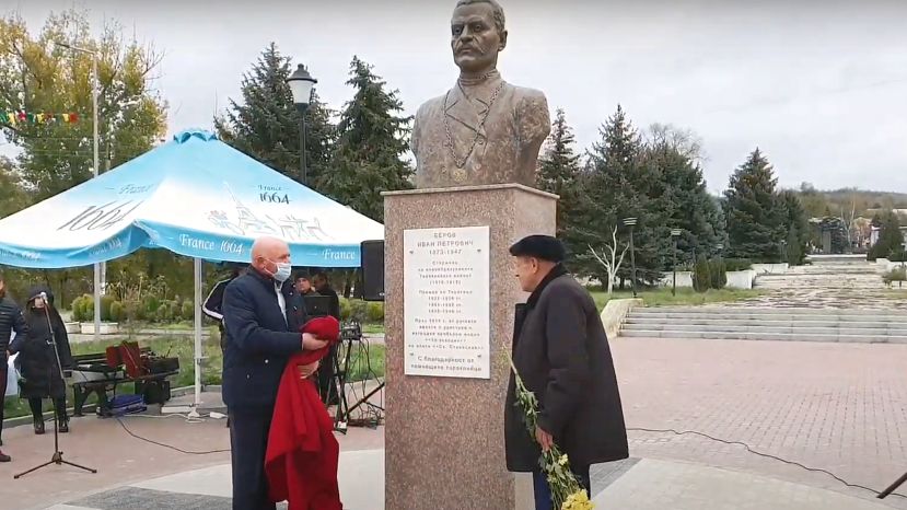 В Тараклии открыли памятник старосте Тараклийской волости