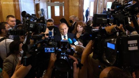 Президентът: България не може да си позволи да пилее повече историческо време
