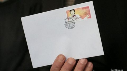 В Болгарии выпустили почтовую марку в честь 75-летия Емила Димитрова