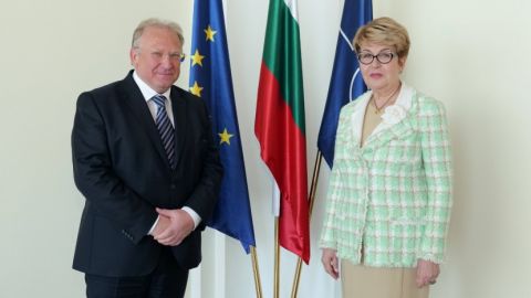 Министр иностранных дел Болгарии попросил посла России помочь возобновлению авиасообщения между двумя странами