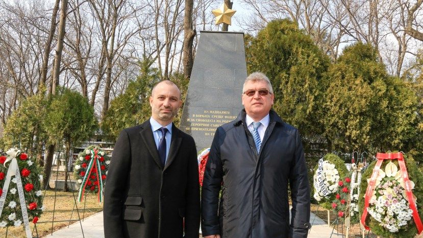 Във Варна отбелязаха Деня на защитника на отечеството