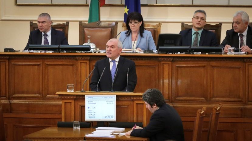 Председатель парламента Болгарии подал в отставку
