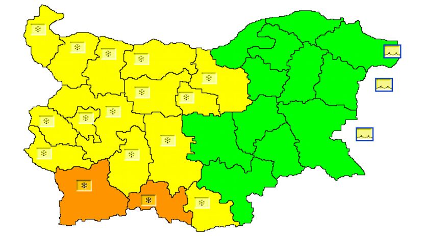 Оранжев код за обилни валежи от сняг е в сила за 2 области в страната, а жълт е кодът в 14 области