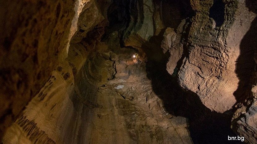 Колкина дупка счупи рекорда за най-дълбока пещера в България