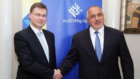 Премьер Болгарии обсудил с еврокомиссаром по вопросам евро готовность страны к членству в Еврозоне