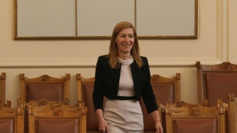 Николина Ангелкова