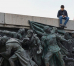 Болгарские читатели: нет памятника — нет проблем. Так что, забирайте свой памятник себе, братушки!